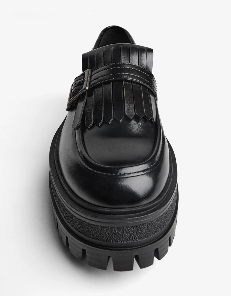 Мокасины на толстой подошве с пряжкой