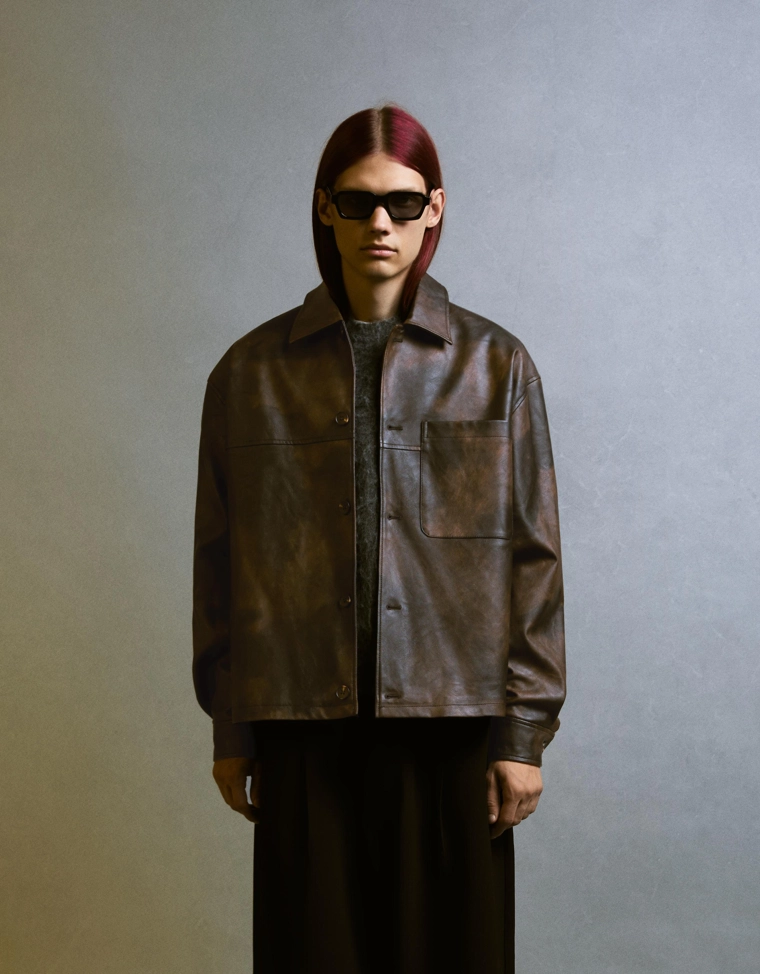 Куртка-рубашка свободного кроя из искусственной кожи