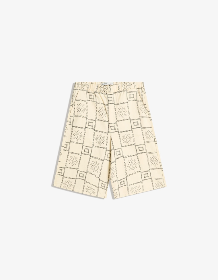 Шорты-бермуды с заниженным шаговым швом