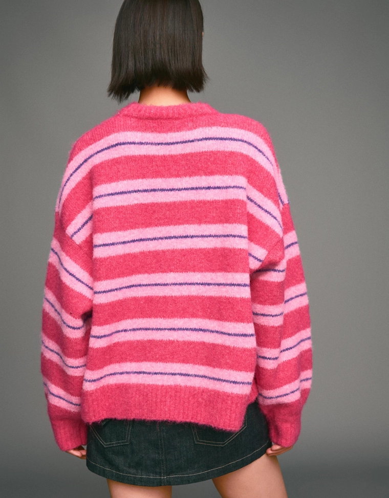 Свитер в разноцветную полоску