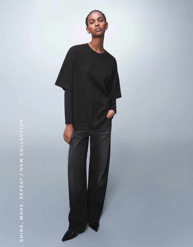 Футболка оверсайз с короткими рукавами и блестками