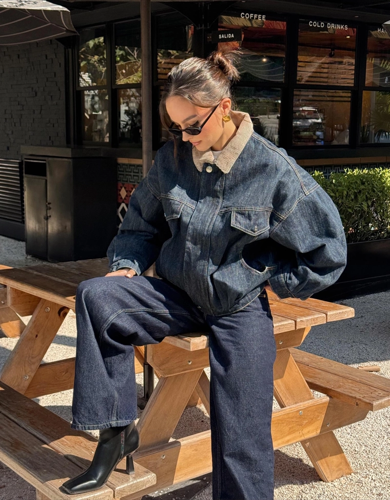 Джинсовая куртка оверсайз с контрастным воротником