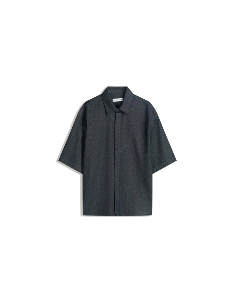 Рубашка свободного кроя с короткими рукавами