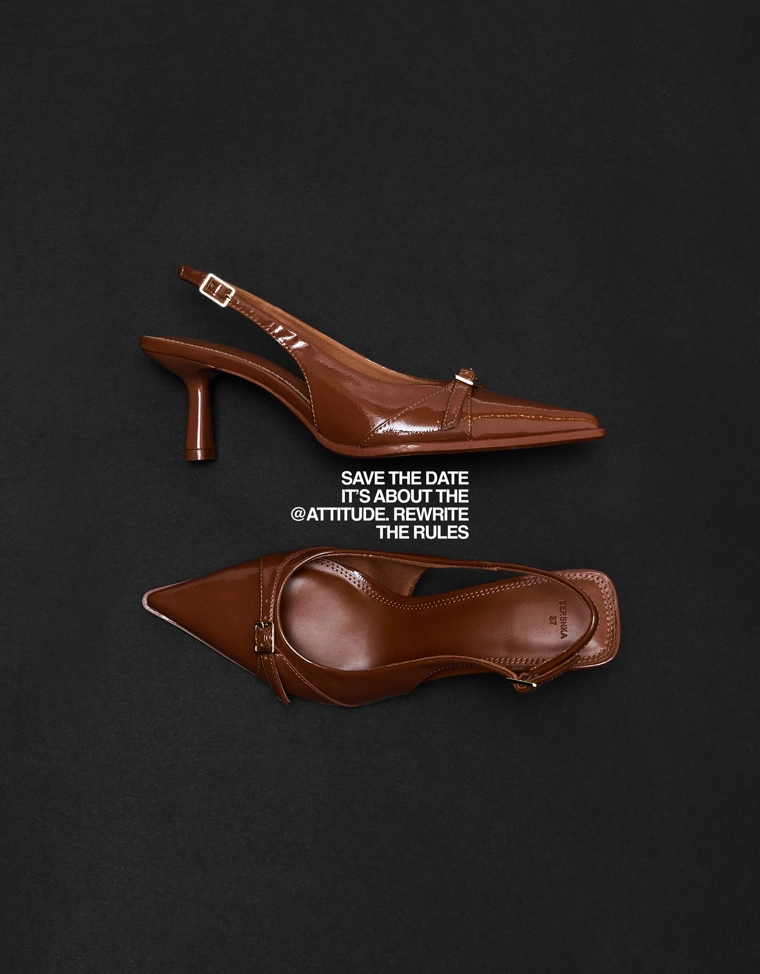 Туфли на среднем тонком каблуке с ремешком и пряжкой