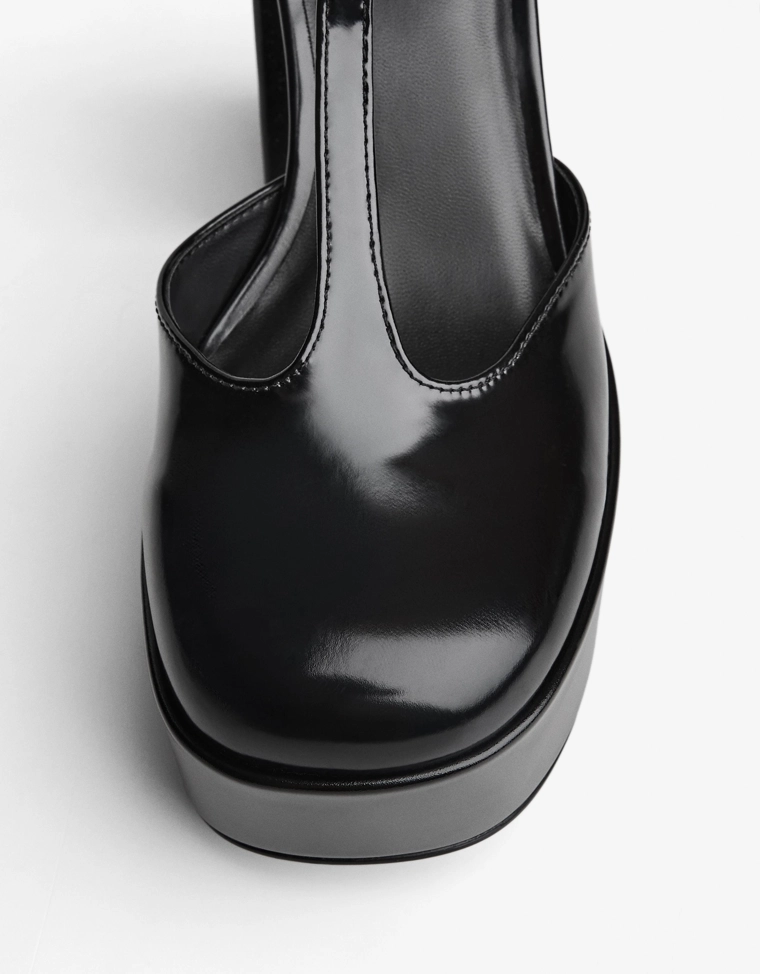 Туфли на каблуке с ремешком и платформой