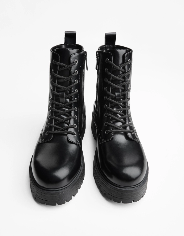 Ботильоны со шнуровкой на рифленой подошве