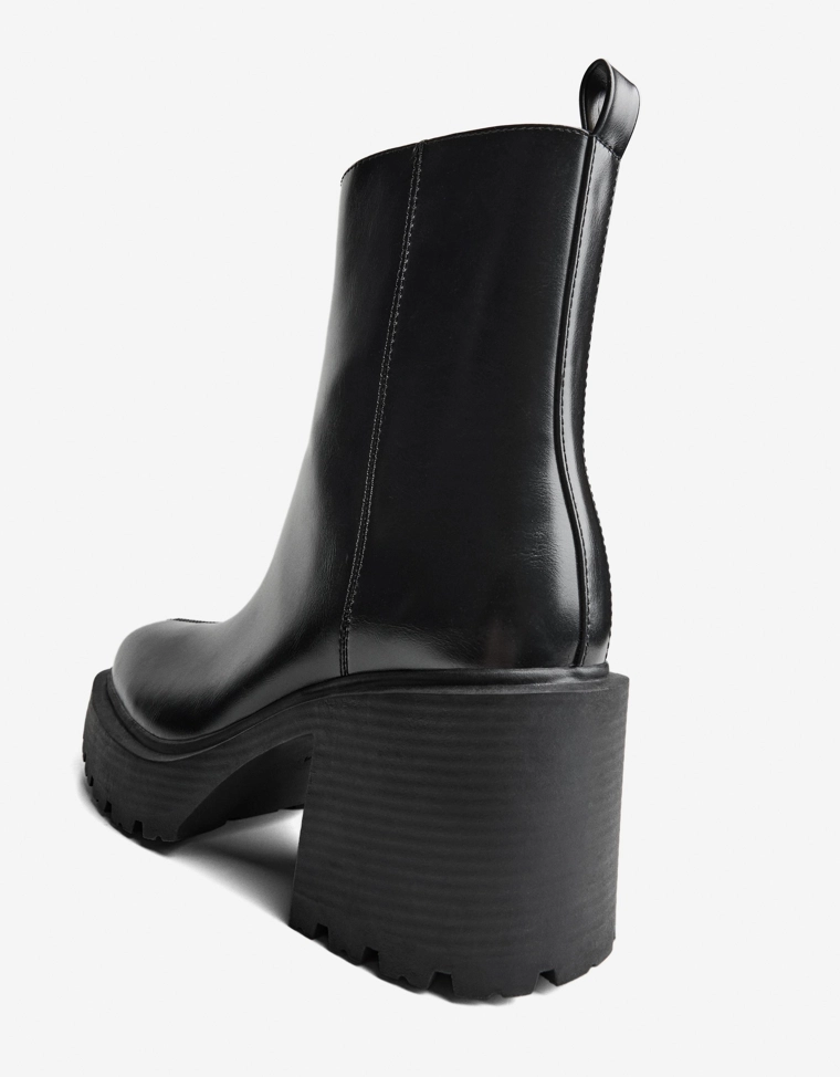 Ботильоны с квадратным носом