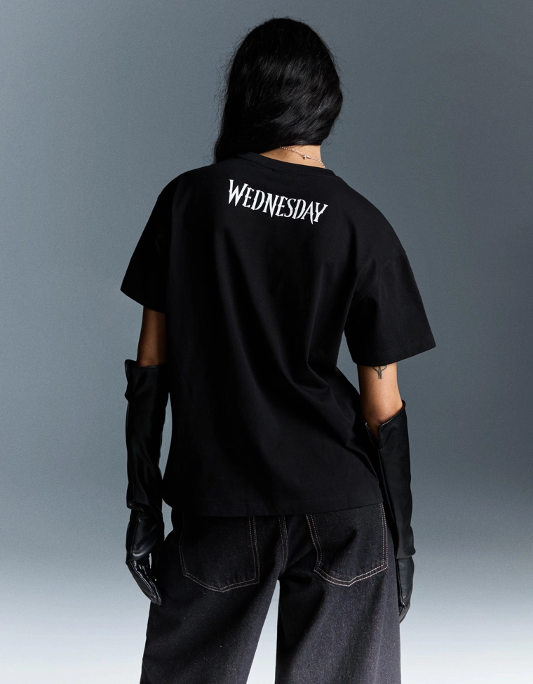 Футболка с короткими рукавами и принтом Wednesday