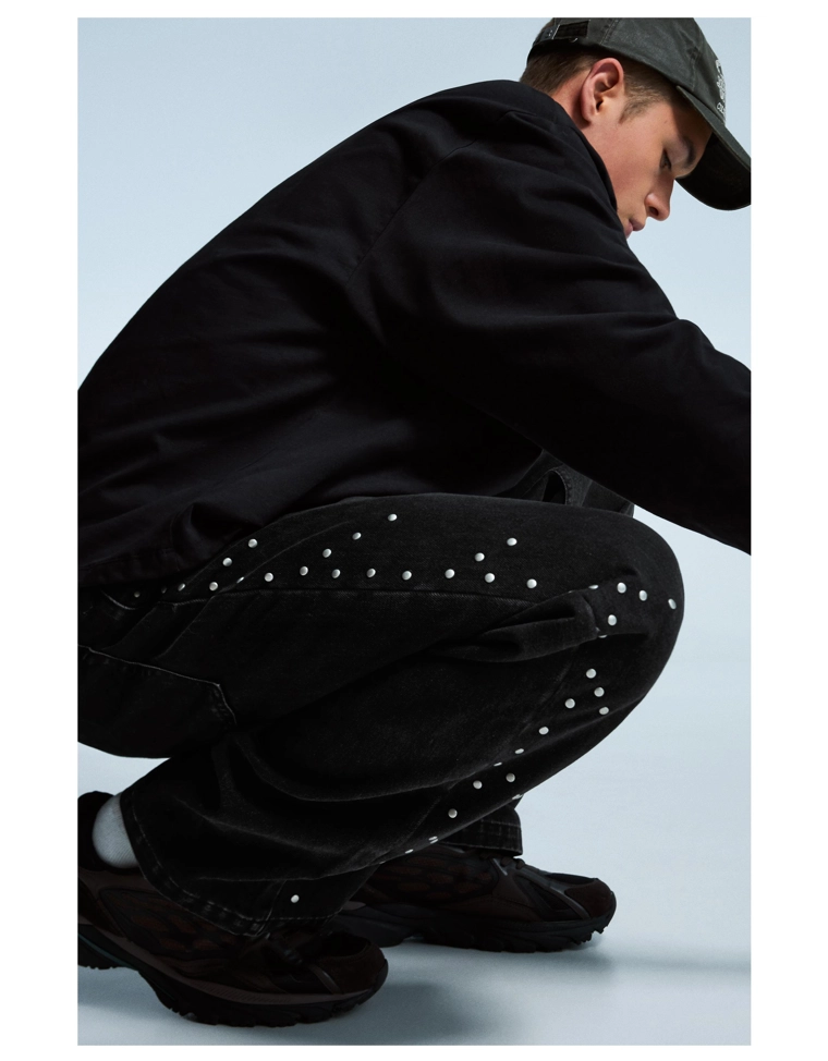 Джинсы свободного кроя с заклепками