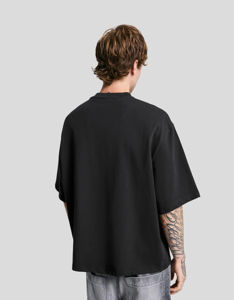 Футболка из мягкой ткани с короткими рукавами