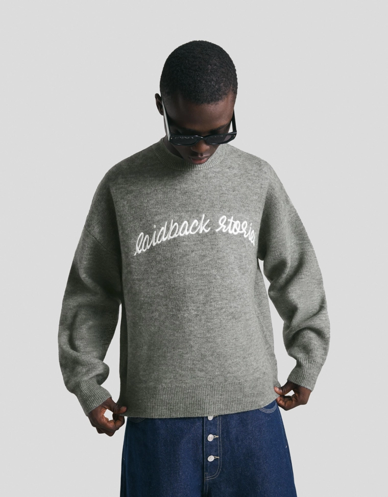 Свитер с вышивкой иллюстрации из жаккарда