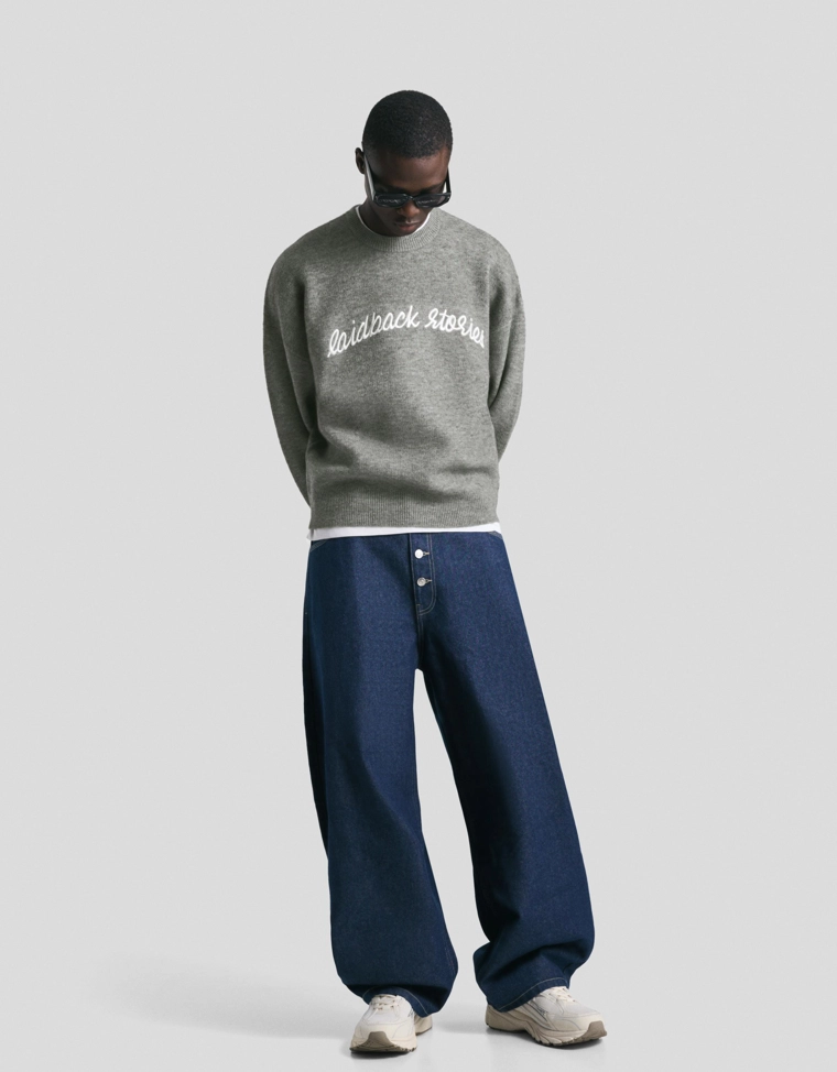 Свитер с вышивкой иллюстрации из жаккарда