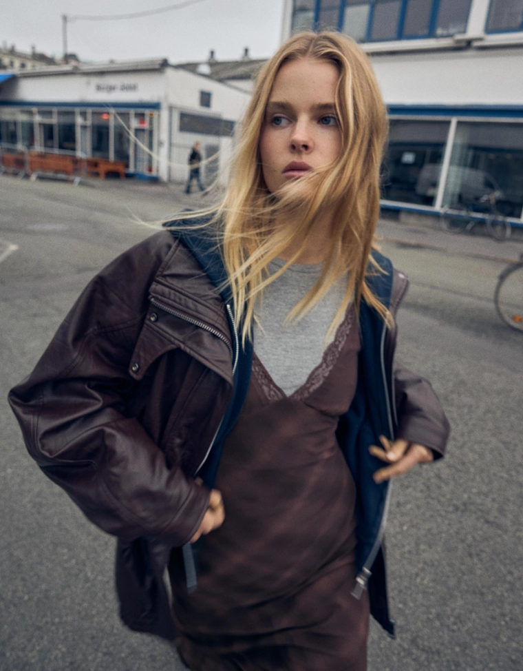 Шифоновое платье миди с кружевом