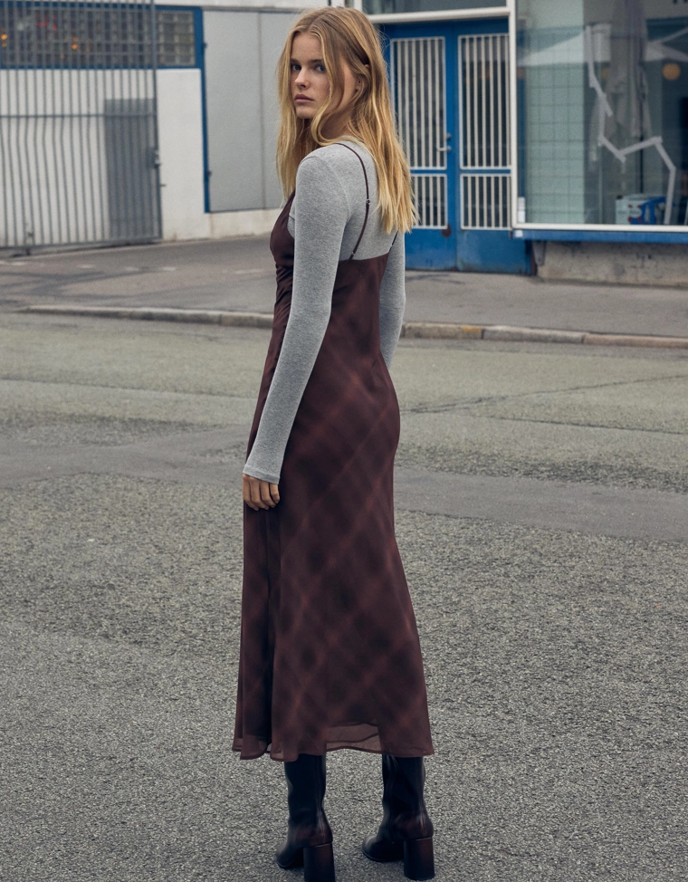 Шифоновое платье миди с кружевом