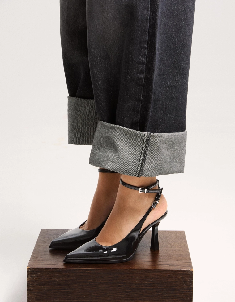 Heeled slingback strap shoes