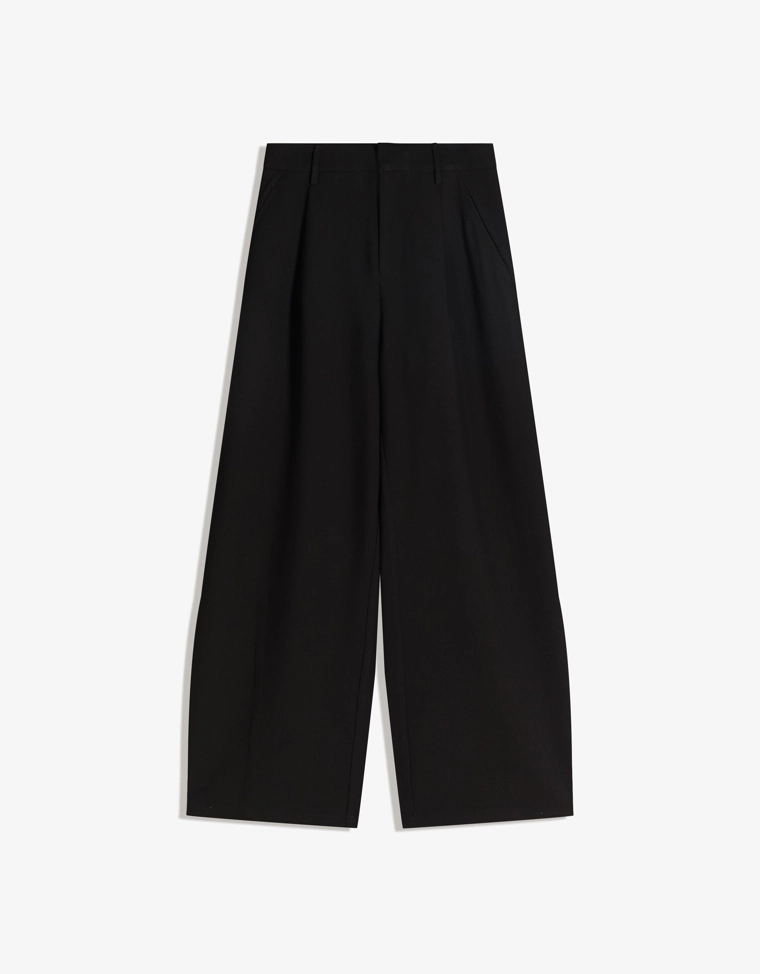 Черный пуховик с объемным ворсом