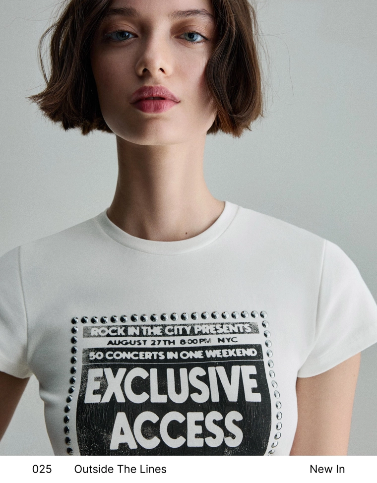 Футболка с короткими рукавами с заклепками и принтом