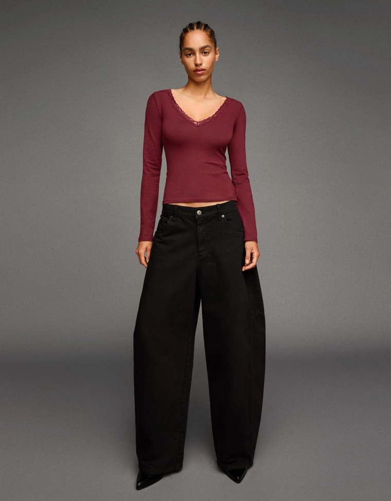 Лонгслив с кружевной отделкой