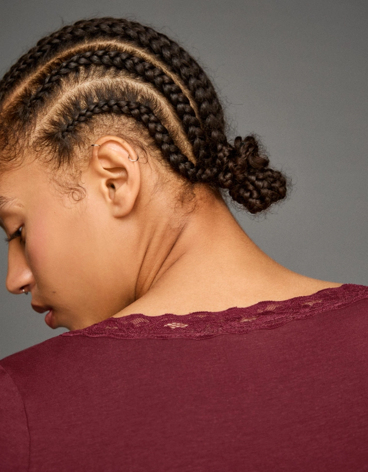 Лонгслив с кружевной отделкой