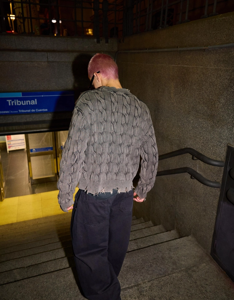 Свитер с узором «косы»