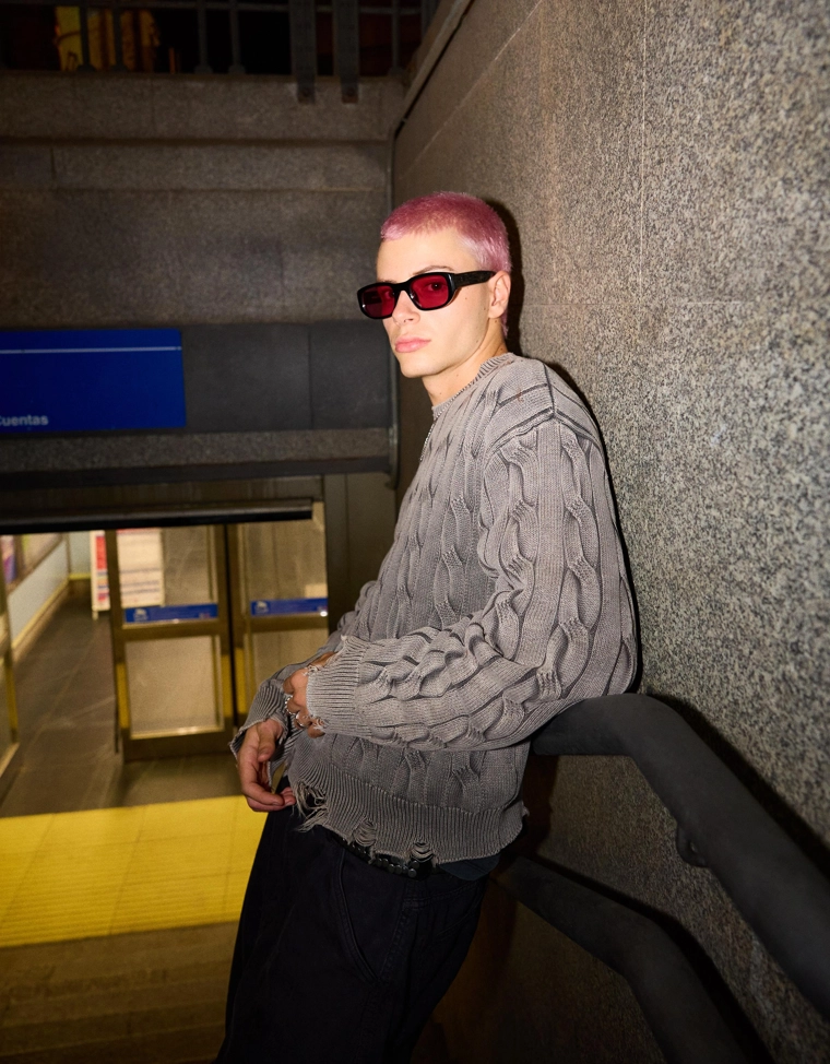 Свитер с узором «косы»