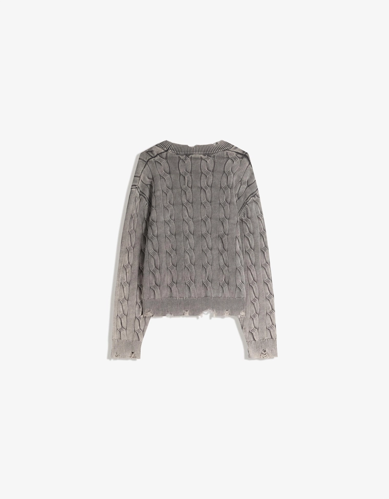 Свитер с узором «косы»
