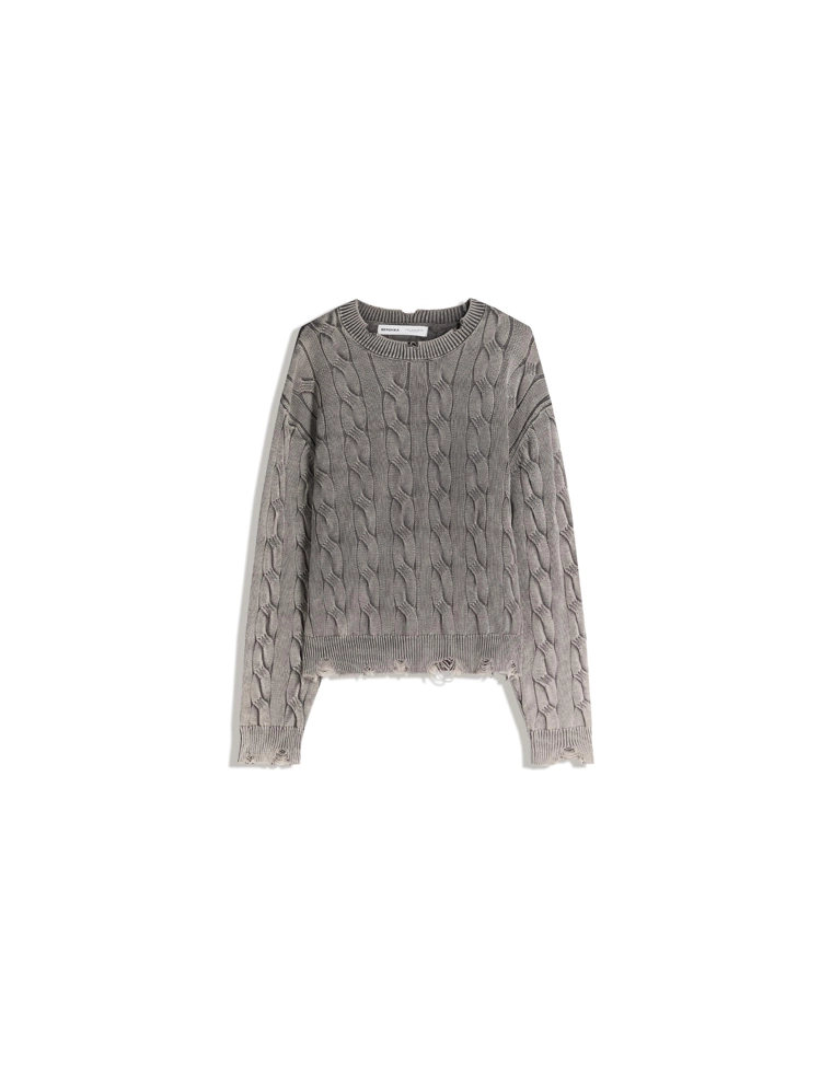 Свитер с узором «косы»