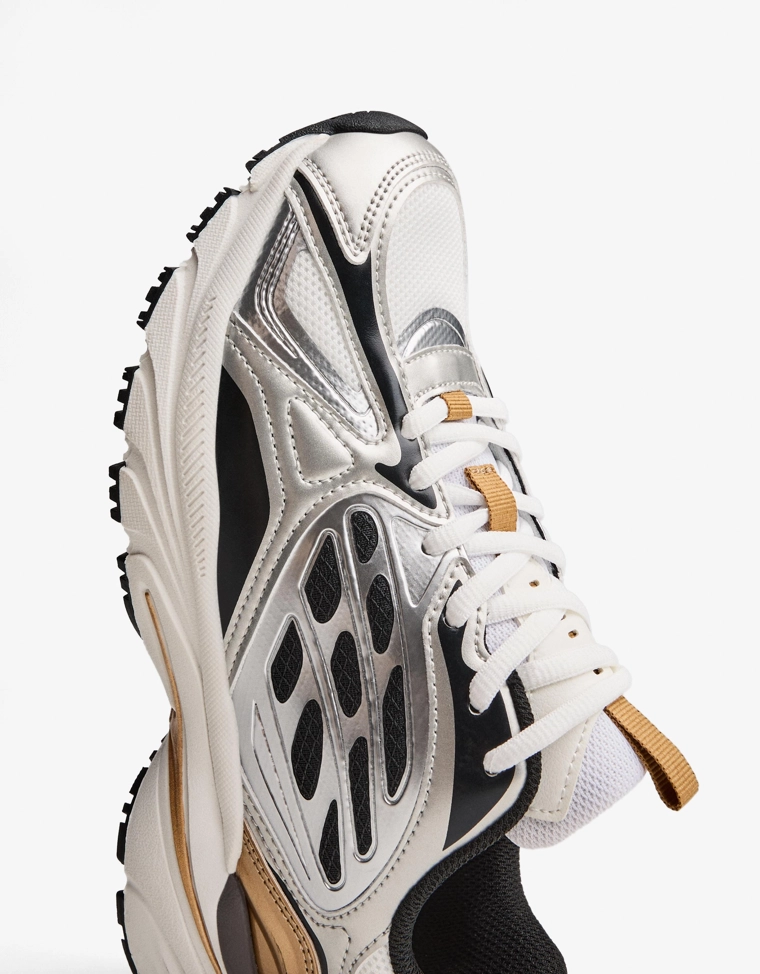 Многоэлементные кроссовки