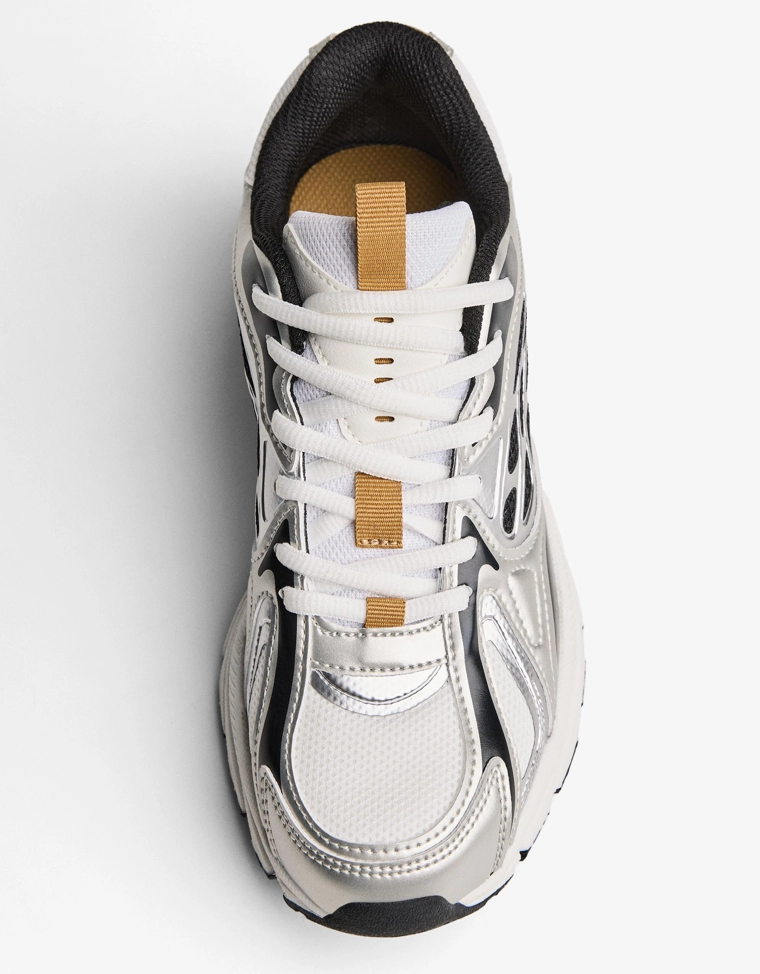 Многоэлементные кроссовки