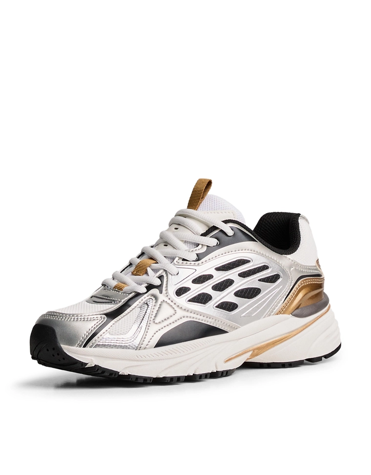 Многоэлементные кроссовки