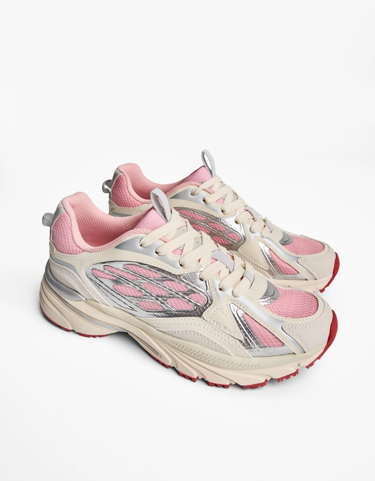 Кроссовки со вставками