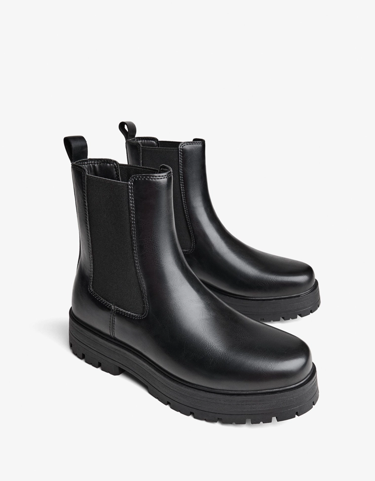 Ботинки с эластичной вставкой