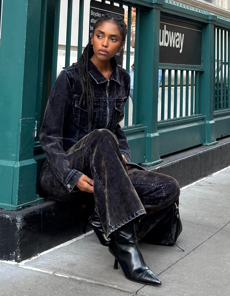 Джинсовая куртка с бархатистым рельефным принтом