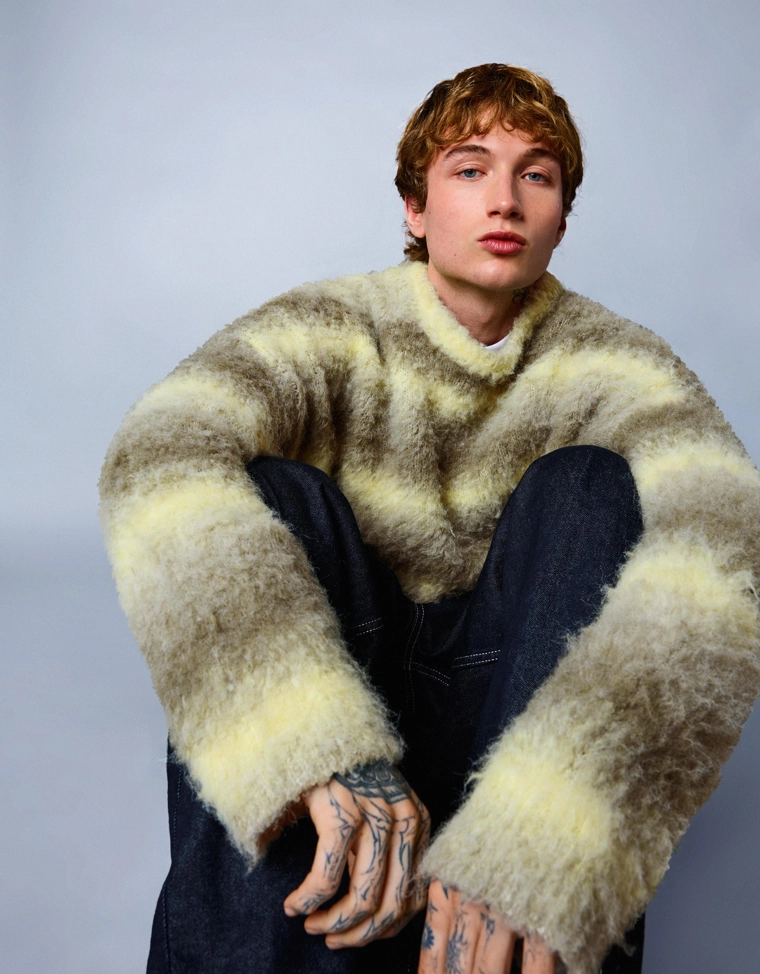 Свитер с разноцветным начесом