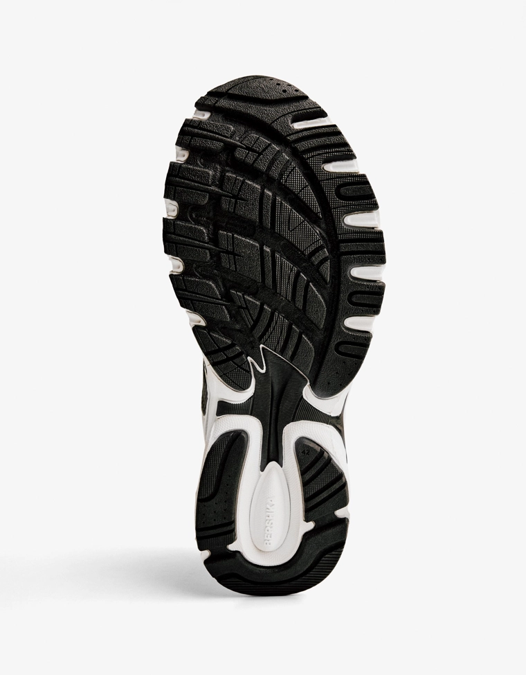 Спортивная обувь из разных материалов