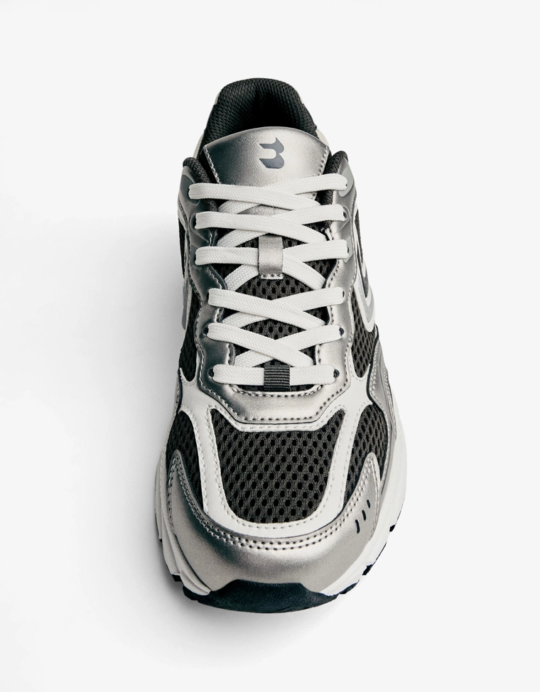 Спортивная обувь из разных материалов