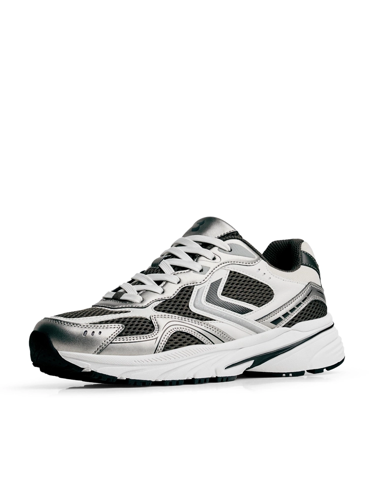 Спортивная обувь из разных материалов