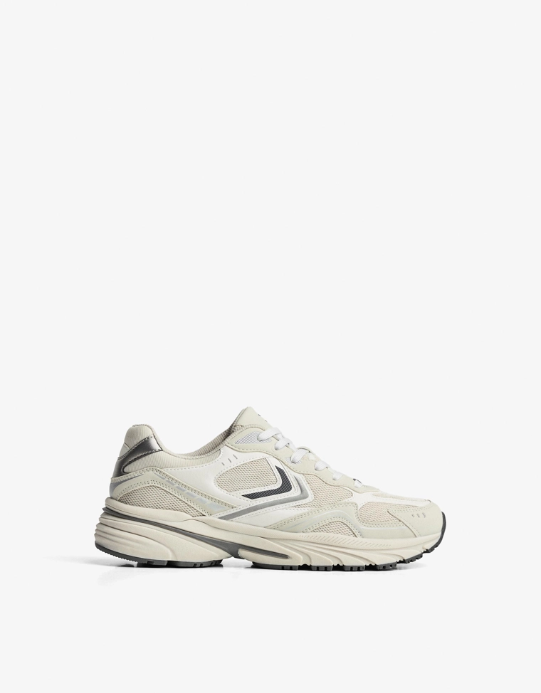 Многокомпонентные спортивные кроссовки