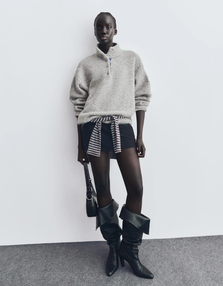 Свитер с высоким воротником