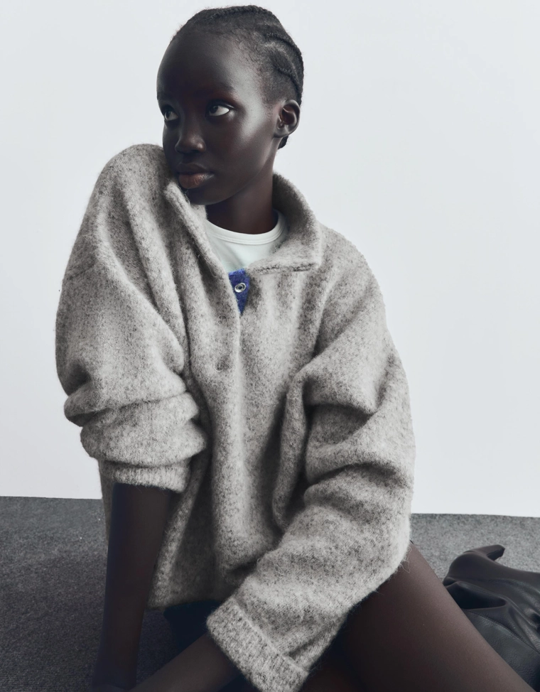 Свитер с высоким воротником