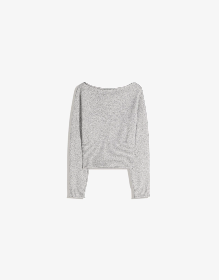 Свитер с вырезом «лодочка»