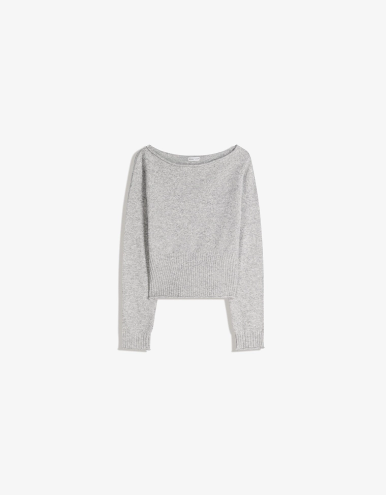 Свитер с вырезом «лодочка»