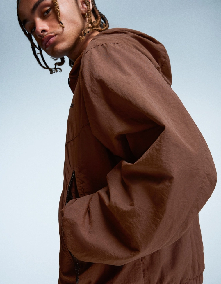 Технологичная куртка с капюшоном