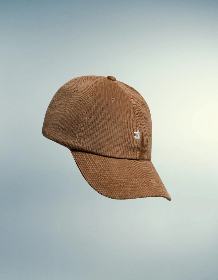 Вельветовая кепка с вышивкой