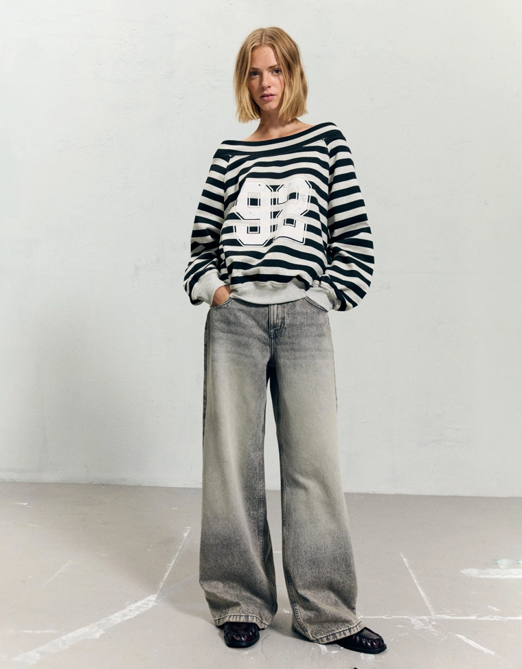 Свитер с вырезом «лодочка» и принтом