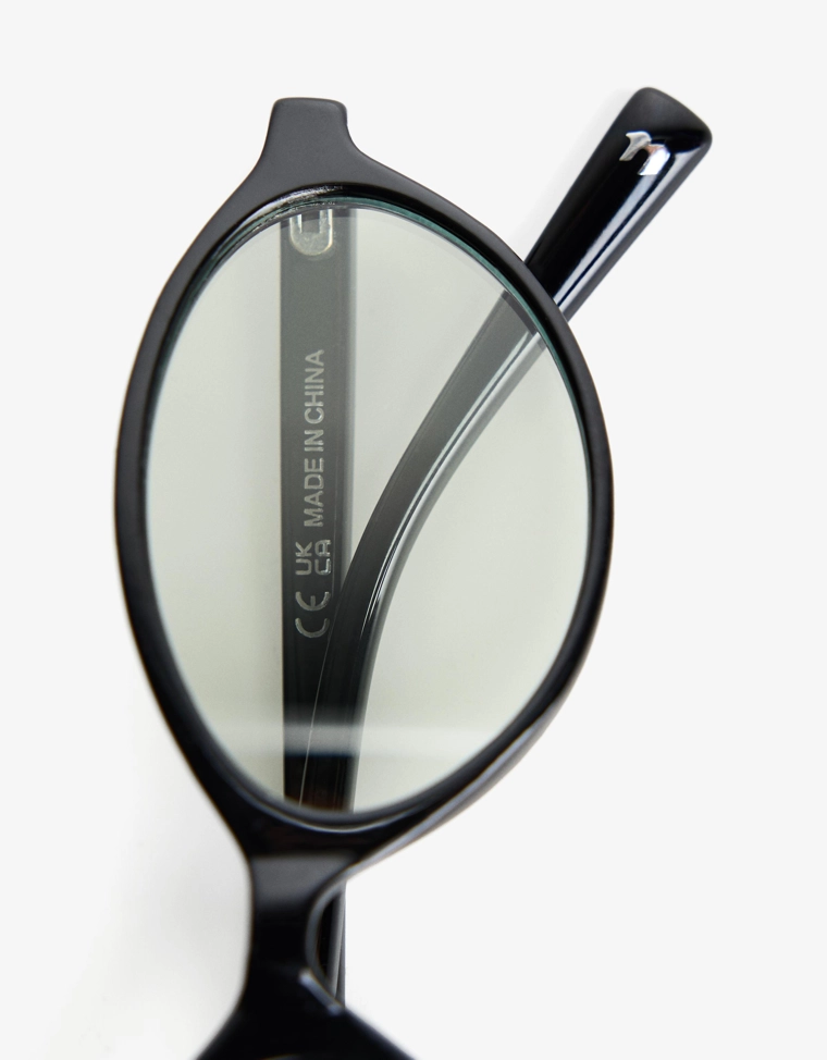 Очки в пластмассовой оправе с синим фильтром