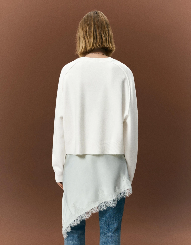 Трикотажный свитер со швами