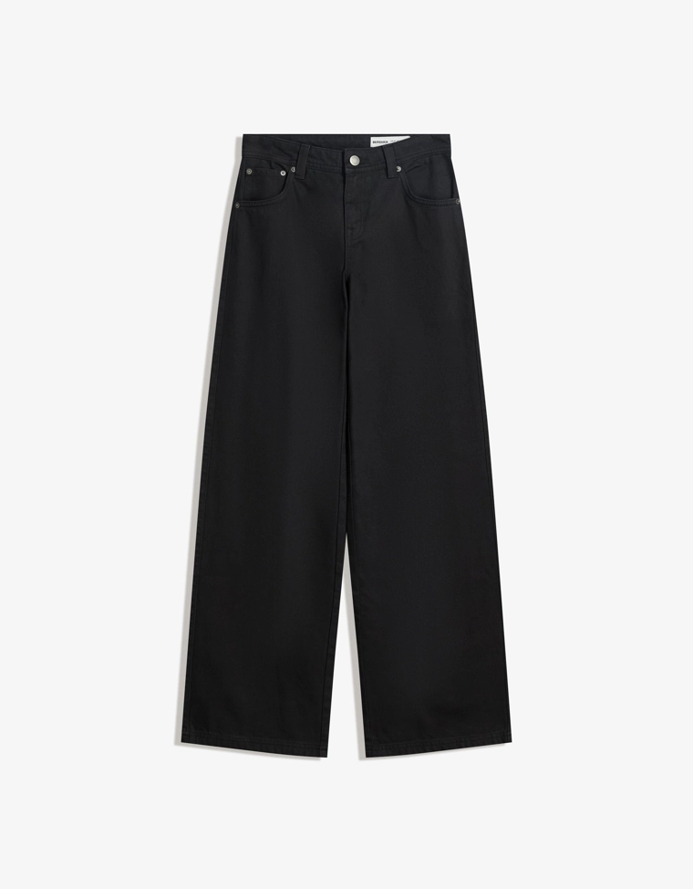 Прямые брюки с низкой посадкой и стразами