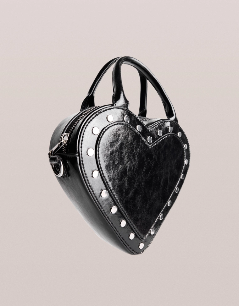 Сумка-сердце из искусственной кожи с заклепками