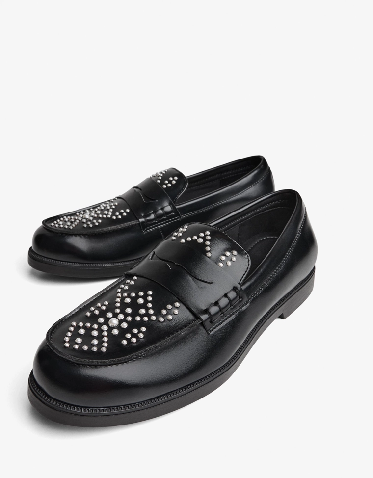 Мокасины с декоративным элементом